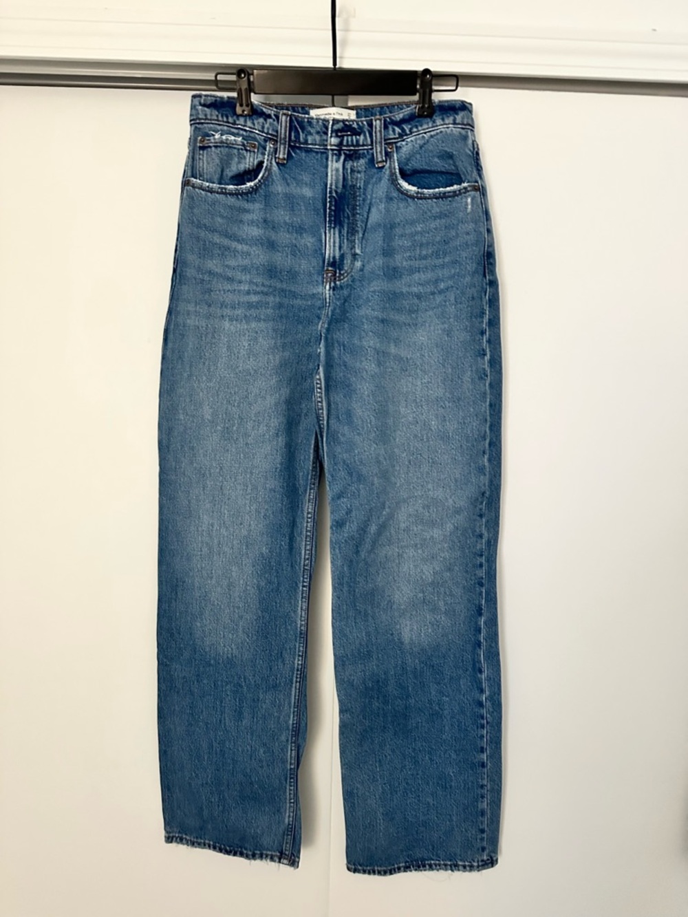 Abercrombie & Fitch Wide-Leg Jeans in Distressed Medium Wash | 27 Long